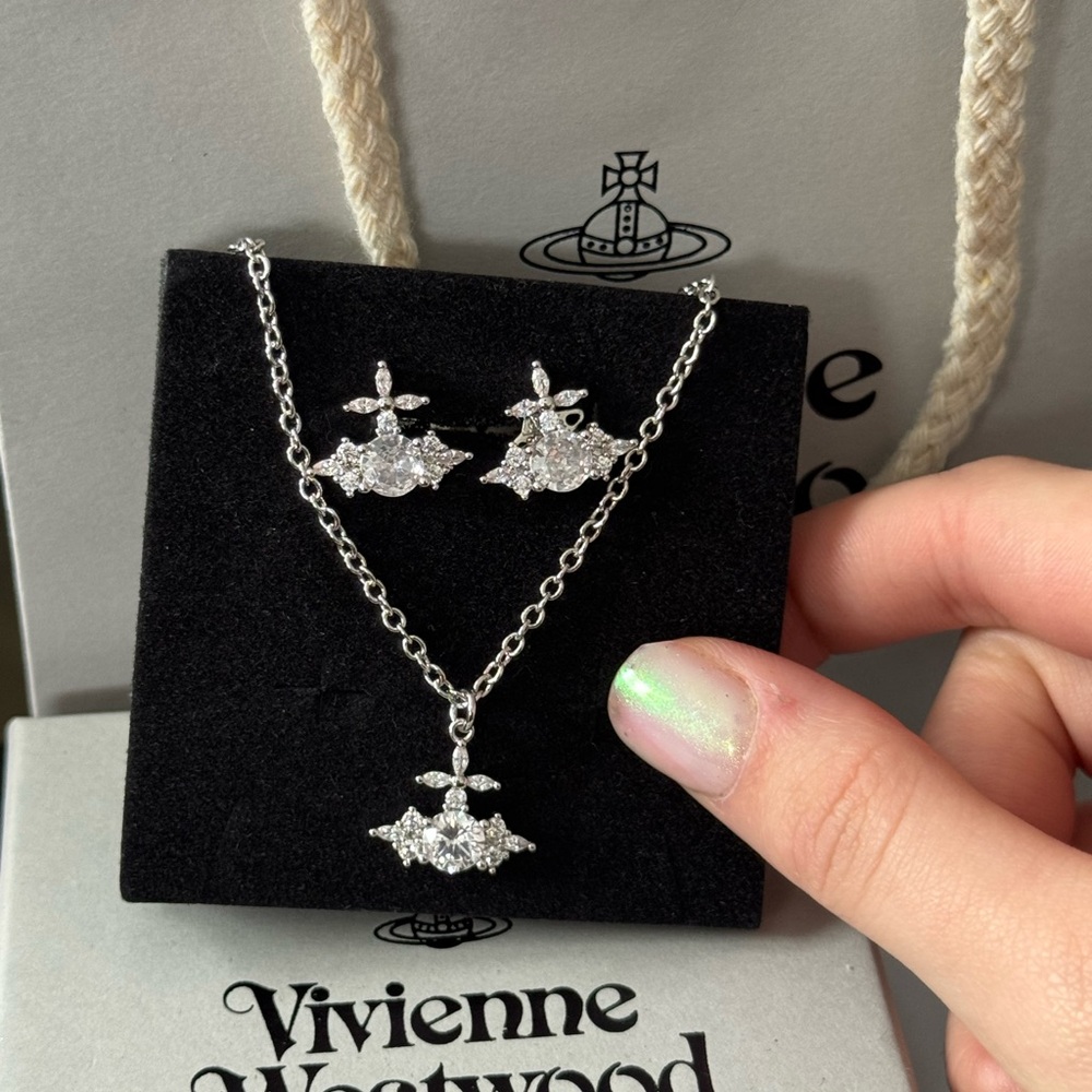 Vivienne Westwood Mini Bas Relief Pendant Necklace & Earrings - Picture 4 of 5